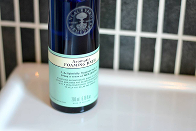neals-yard-aromatic-foaming-bath