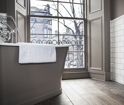 The Raeburn Madeira Cast Iron Bath